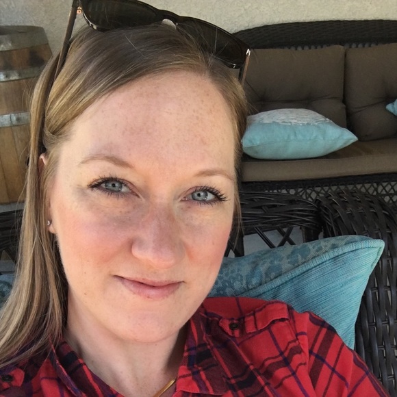 Meet your Posher, Joelle - Picture 1 of 1